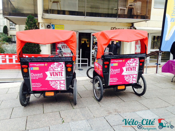 Affichage publicitaire mobile sur vélo-taxi