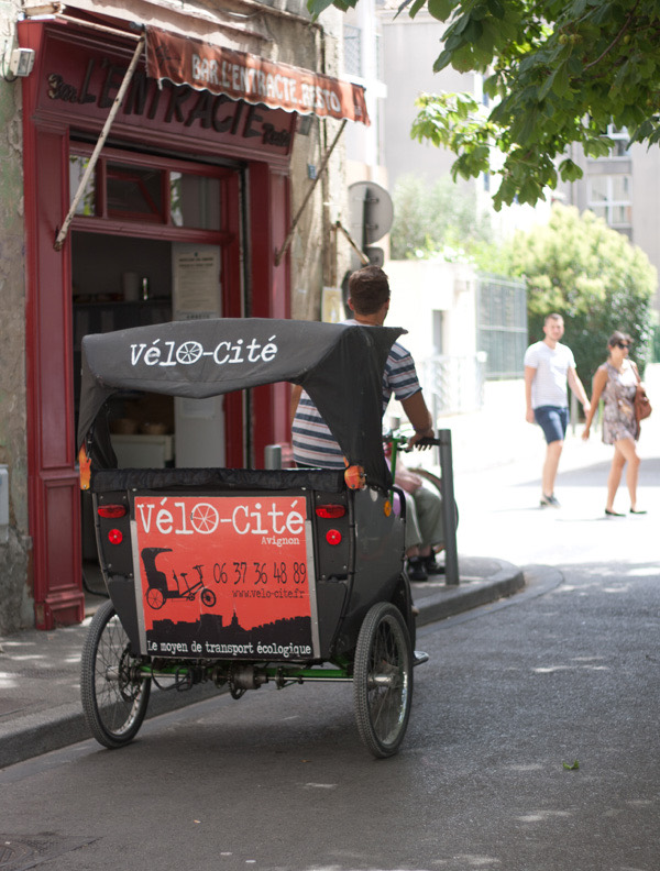 Vélo-taxi Vélo-Cité en service à Avignon